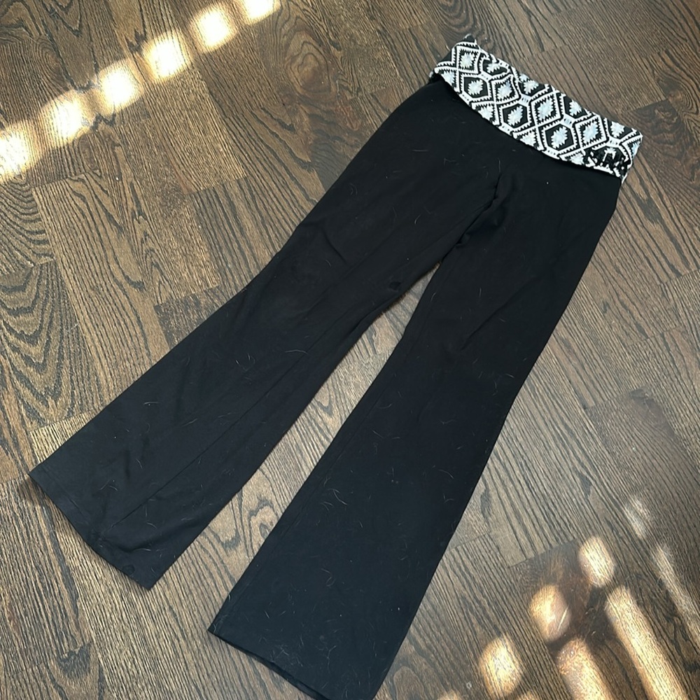 Victoria Secret fold over flared leggings, Flared yoga pants - short length